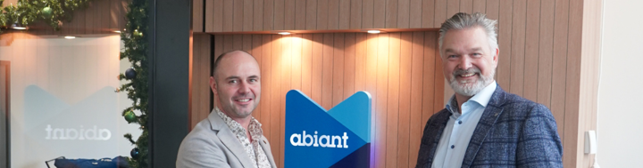 Wisseling van de wacht: Cor Biemond draagt het voorzitterschap over