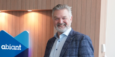 Wisseling van de wacht: Cor Biemond draagt het voorzitterschap over